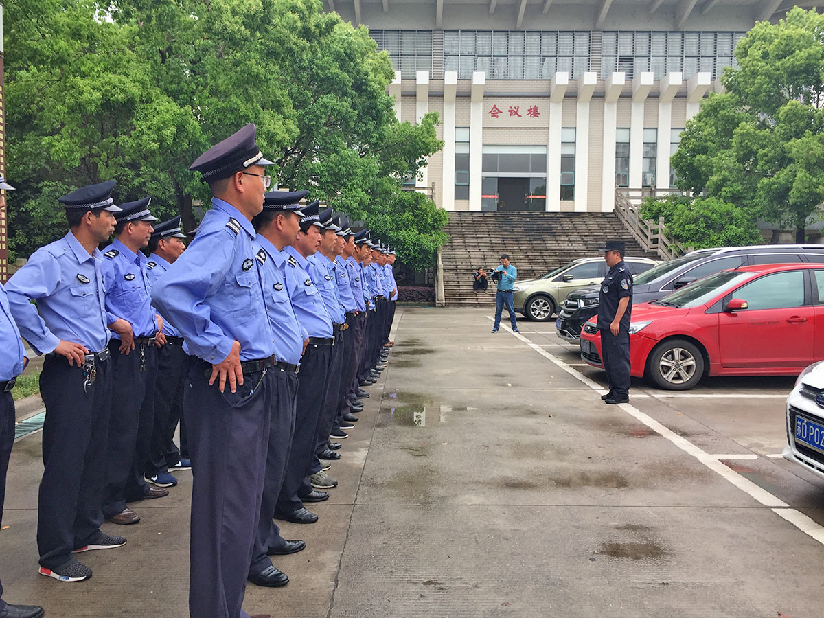 校园保安跨立训练